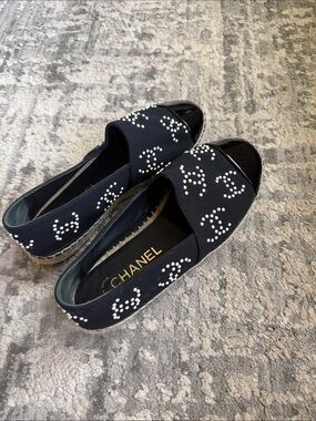 CHANEL Black Espadrille Slingback Flats with White Pearl CC Detail size 7